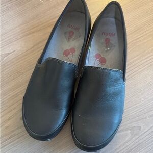 Like New Ahnu Penny Pro Loafer shoes in Black leather - Size 8.5 (EU 39.5)